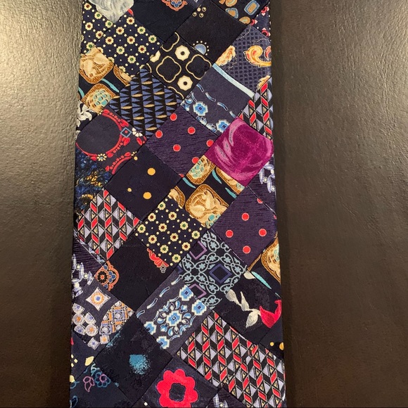 Beautiful Handmade Brioni Tie - Picture 12 of 15